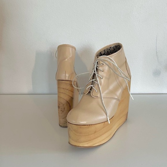 Deandri Nude Leather Platform Wedges - Picture 3 of 8